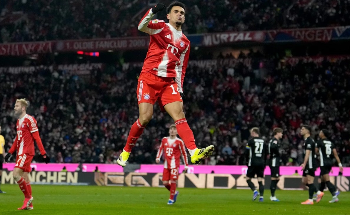 Allianz Arena bùng nổ trong trận Bayern vô địch Bundesliga